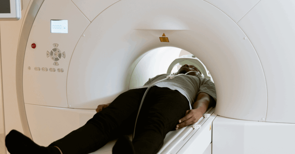 É Necessário Ir Acompanhado para Fazer uma Tomografia